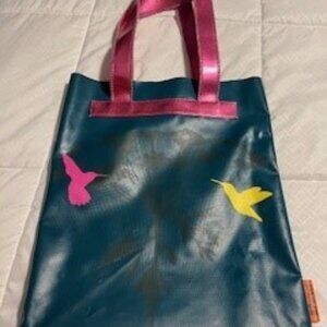 Vintage Ill Parcel Blue and Pink Bag with Style and Functionality